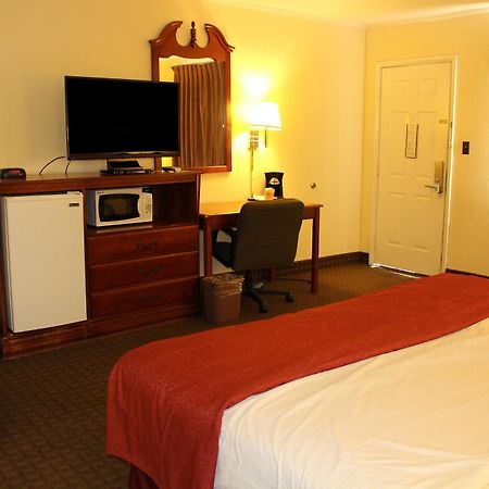 Lake View Inn & Suites Killen Екстериор снимка