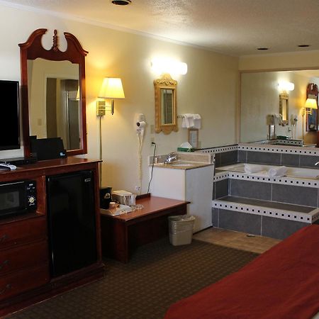Lake View Inn & Suites Killen Екстериор снимка