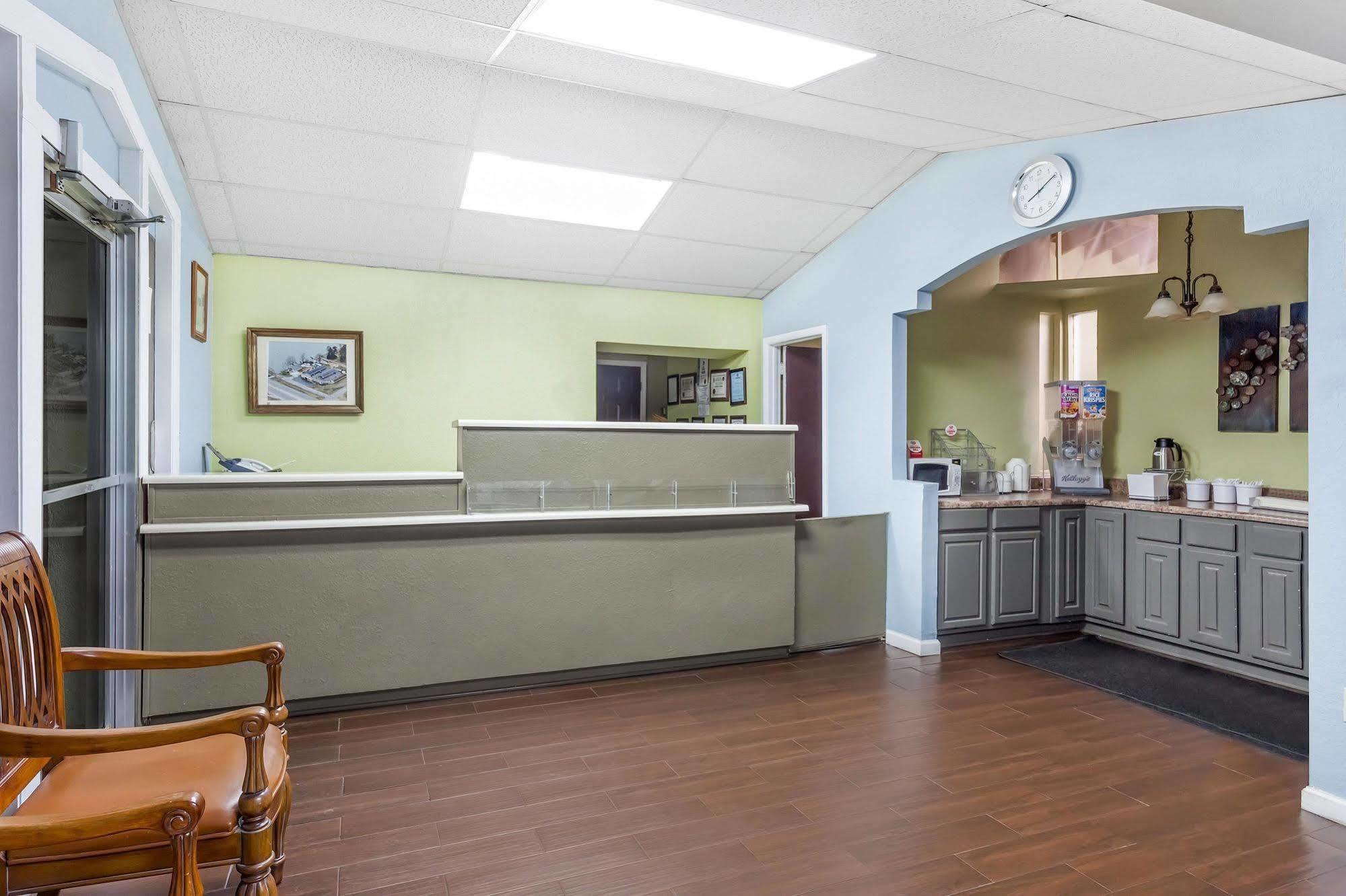 Lake View Inn & Suites Killen Екстериор снимка