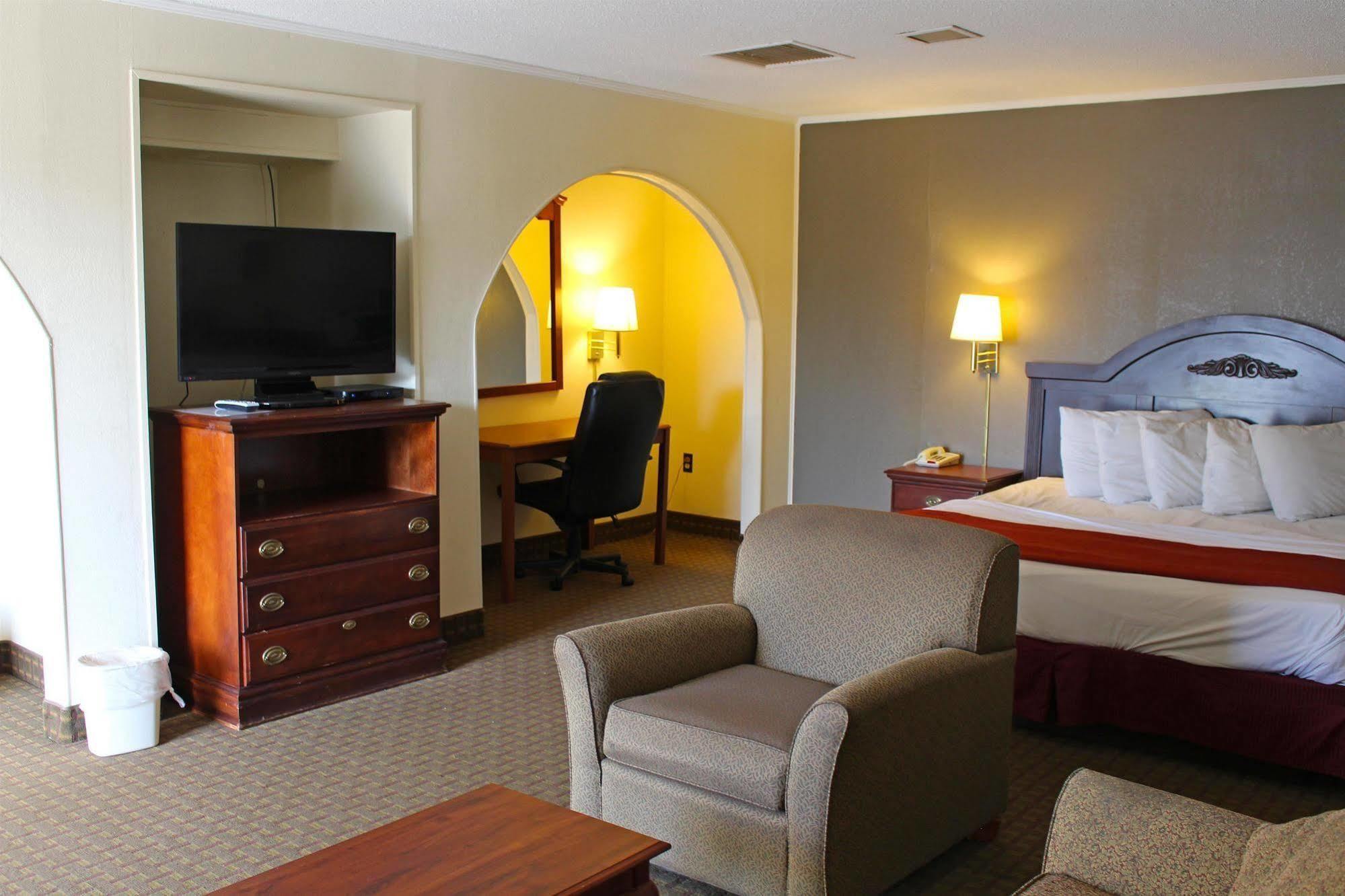 Lake View Inn & Suites Killen Екстериор снимка