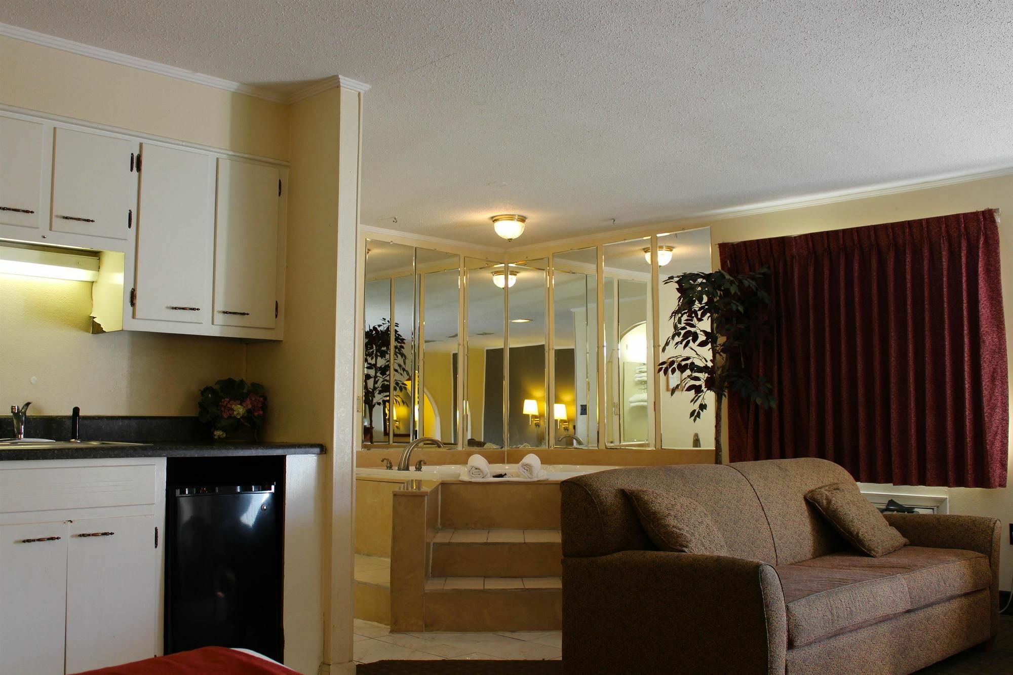 Lake View Inn & Suites Killen Екстериор снимка